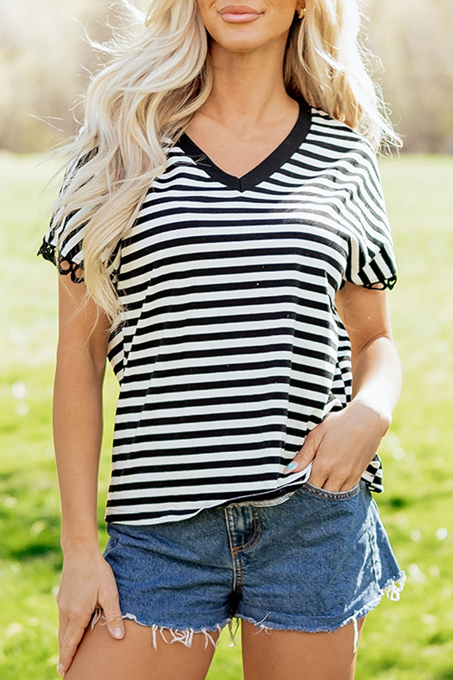 Black Striped Print V Neck Delicate Trim Casual Tee - Image 13